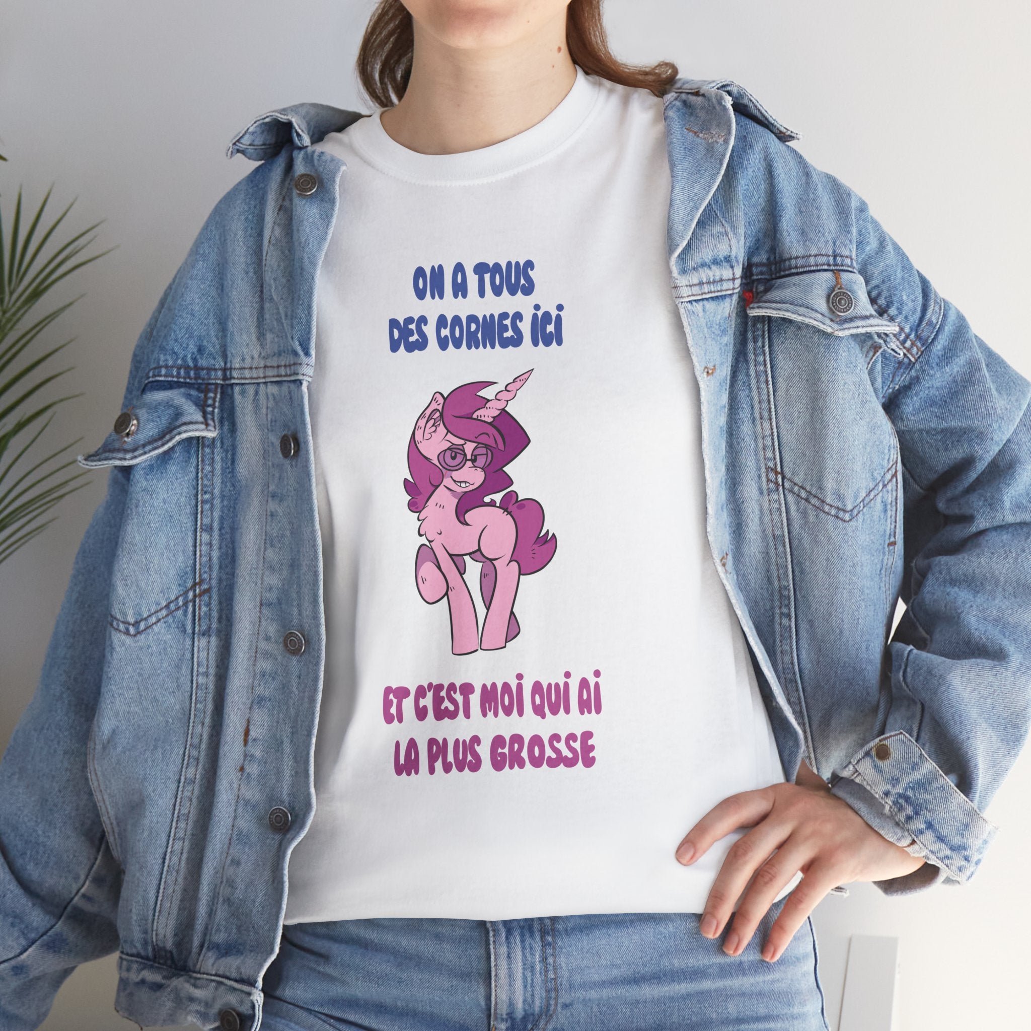 On a tous des cornes ici - Tee-shirt en coton